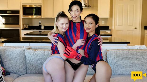 BFFs – Coco Lovelock, Avery Black & Diana Grace – Thanking Our Coach As A Team