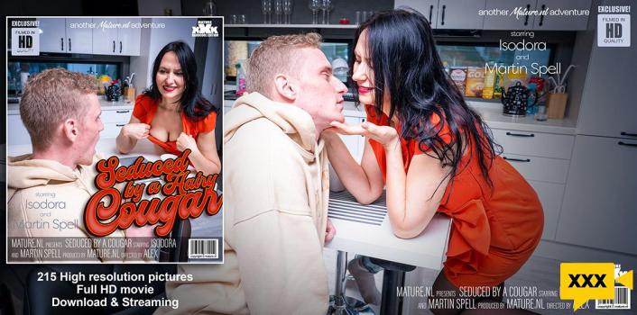 Mature NL – Hairy cougar Isadora seduces a toyboy in her winterhome