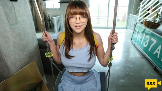 SisLovesMe – Honey Hayes – Stepfamily Vacay Lay