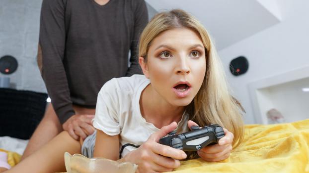 Exxxtra Small – Gina Gerson – Gamer Girl Focus