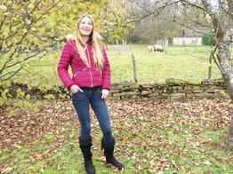 jacquieetmicheltv – Jessie, 35, farmer in Dole (39)!