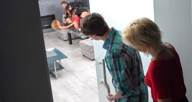 Family Screw – Liliana, Larissa W & Vanessa Secret – Peeking young couple