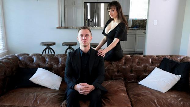 MomsTeachSex – Lexi Luna – I Think My Stepmom Is Seducing Me – S17:E2