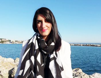 jacquieetmicheltv – Jade, 25, accountant!