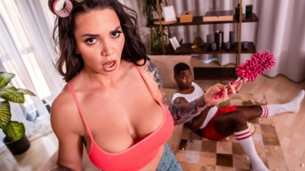 Mom XXX – Big tits stepmom just too damn sexy – Chloe Lamour