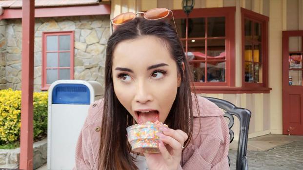 TeamSkeetClassics – Aria Lee - Flashing At The Theme Park