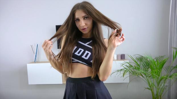 Hot Cheerleader Ass – Kriss Kiss