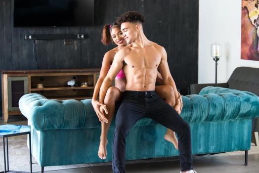 HotGuysFuck – Brianna Moore – Couple Bros Fuckin Hot Chicks! Justin Tyme Nearly KO’d by Brianna Moores Perfect Pussy!